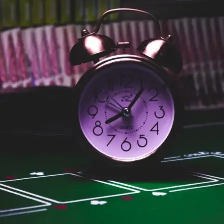 Beste Zeit fürs Casino: Wann zahlen Spielautomaten am meisten?